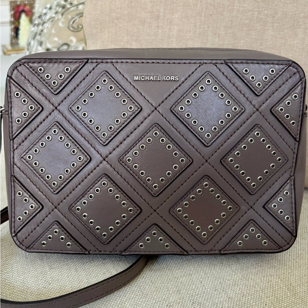 MICHAEL KORS GROMMET CROSSBODY